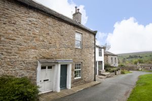 gorgeous low cottage reeth 4a.jpg
